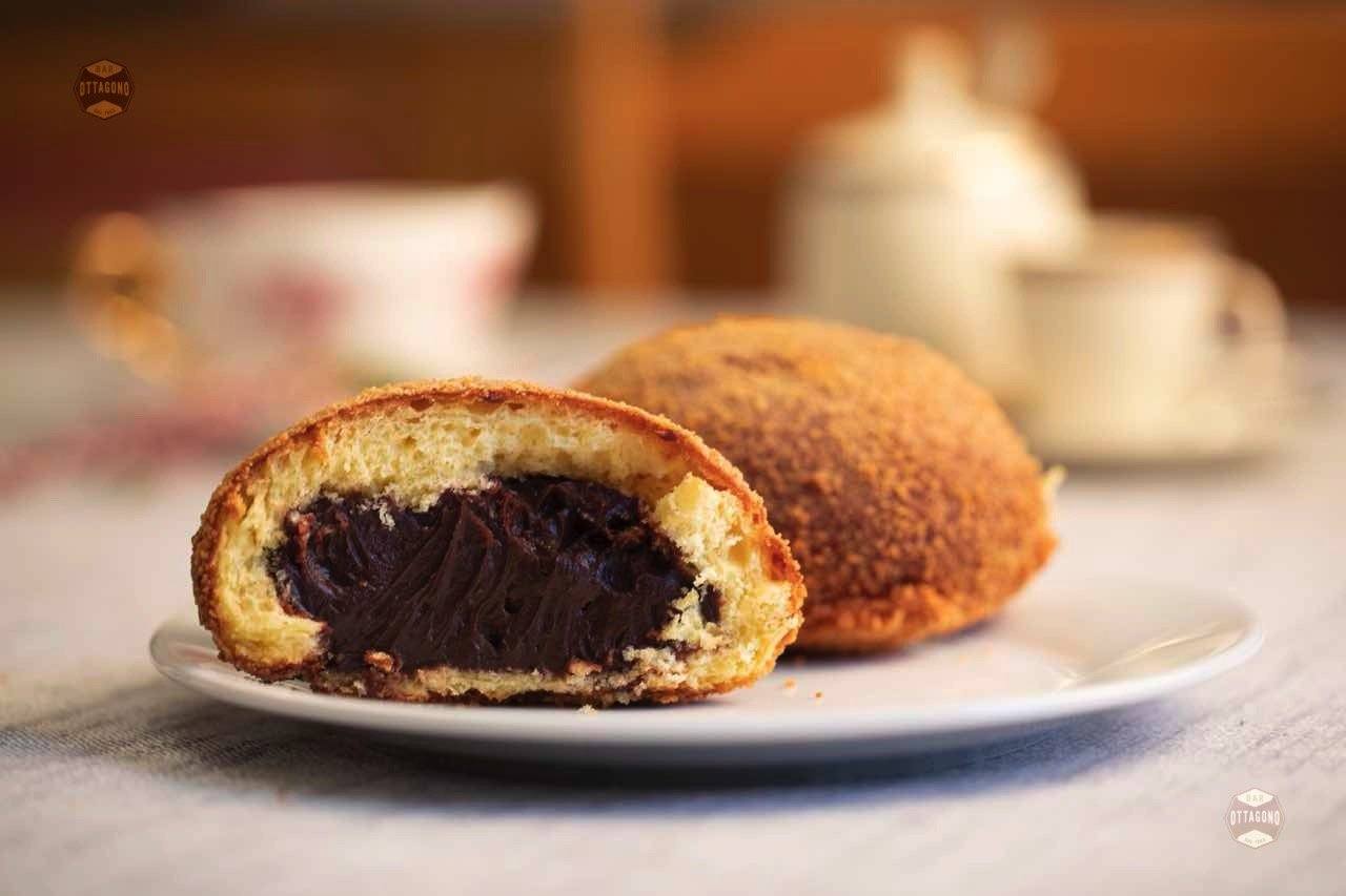 Iris pronti da friggere (Spedizione ❄️ in 🇮🇹) Iris pronti da friggere (Spedizione ❄️ in 🇮🇹) Ottagono - Pasticceria dal 1983 Iris cioccolato 8 iris da friggere mascalucia_catania_vendita_online