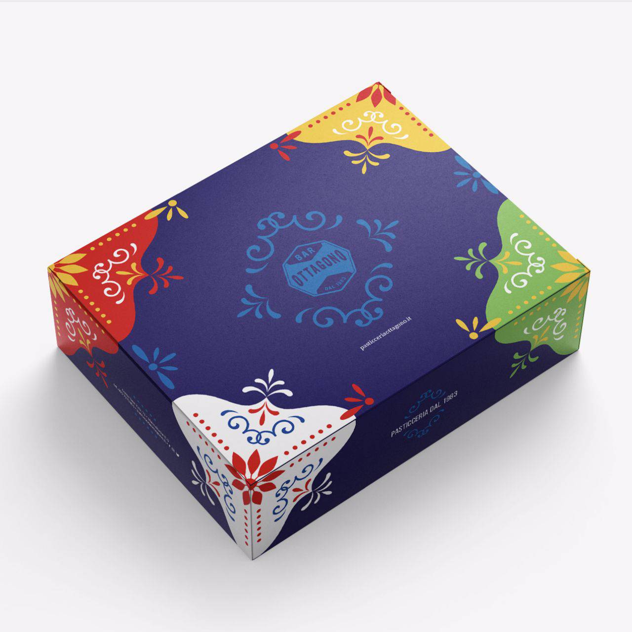 Cesta regalo Natale: panettone + bottiglia + dolcetti (Spedizioni 🌎) - Ottagono - Pasticceria dal 1983 - Cesta regalo con panettone, bottiglia e dolci siciliani - sicilia - catania - online