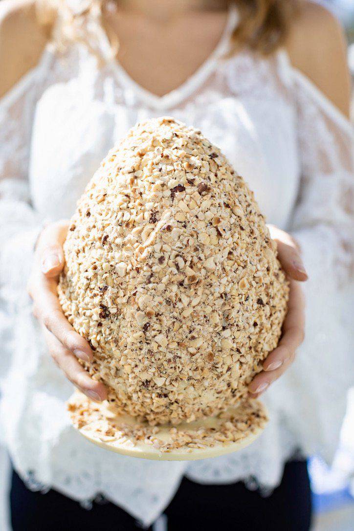 Uovo di Pasqua artigianale - EDIZIONE LIMITATA (Spedizioni ๐) Uovo di Pasqua artigianale decorato a mano Ottagono - Pasticceria dal 1983 Pralinato Nocciole (sorpresa Swarovski) Cioccolato bianco Caffarel mascalucia_catania_vendita_online