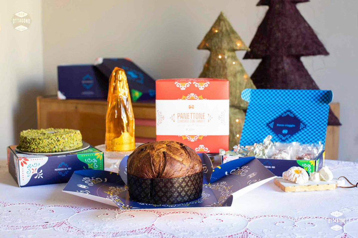 Cesta regalo di Natale Baule di Natale con panettone artigianale e bottiglia