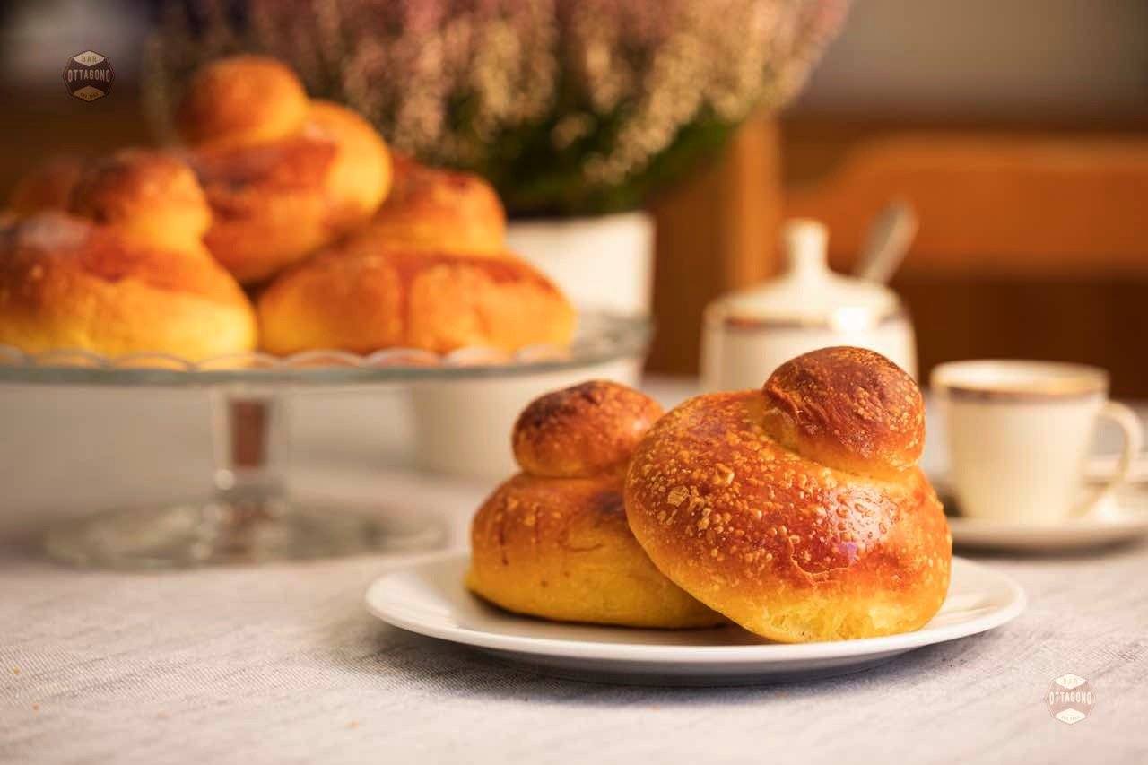 Brioche col tuppo con ricotta e pistacchio (Spedizione ❄️ in 🇮🇹) Brioche col tuppo Ottagono - Pasticceria dal 1983 mascalucia_catania_vendita_online